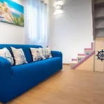 Stella Maris House דירה